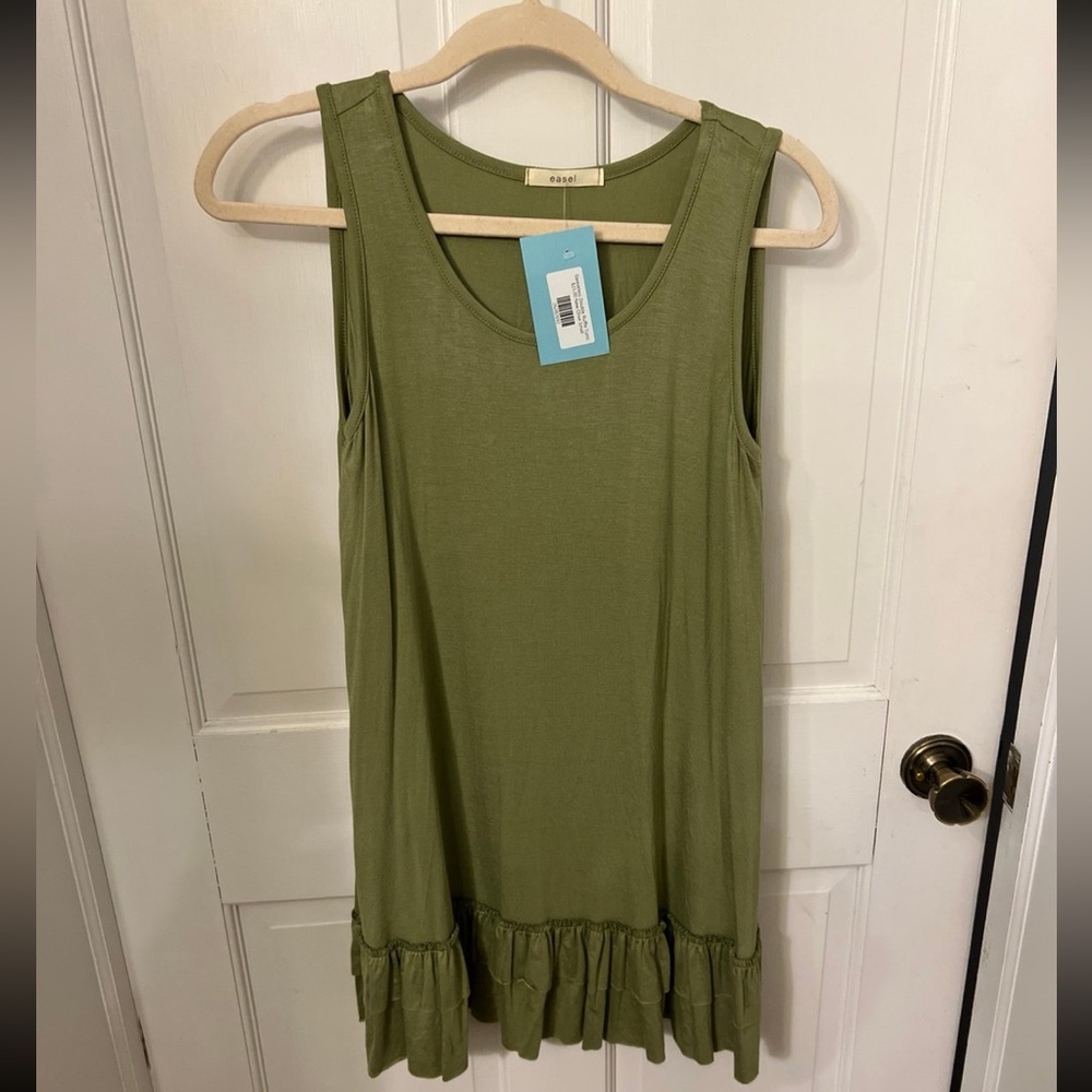 Easel. Sleeveless double ruffle tunic. Olive green. Size small